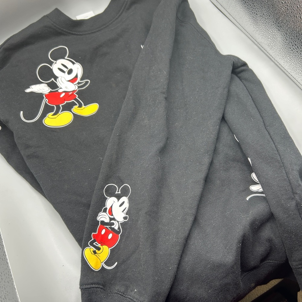 Disney 2022 Disneyland Black Mickey Sweater  S      Worn Twice